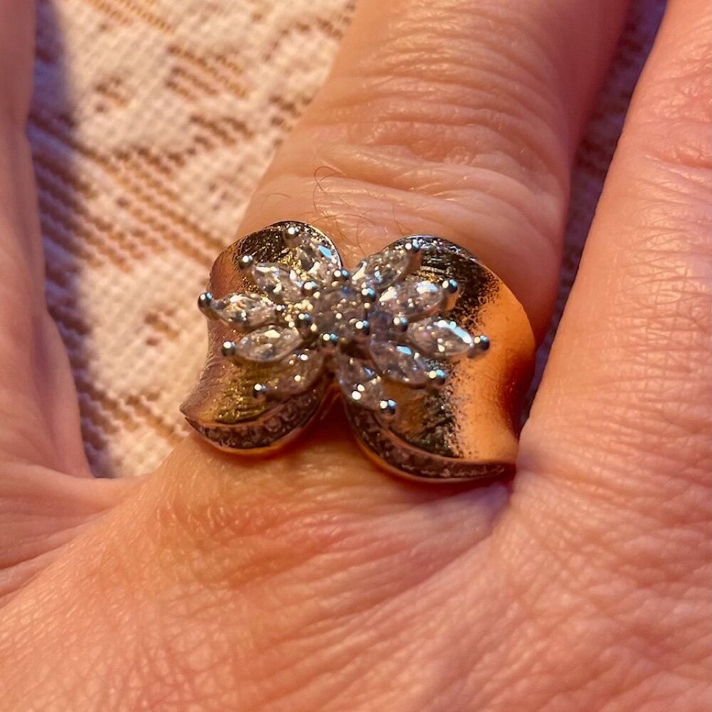Gorgeous and Vintage Dahlia Crystal Ring